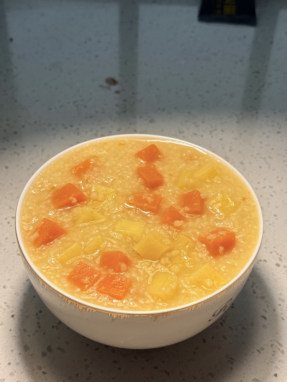 烹煮后的杂粮粥展示